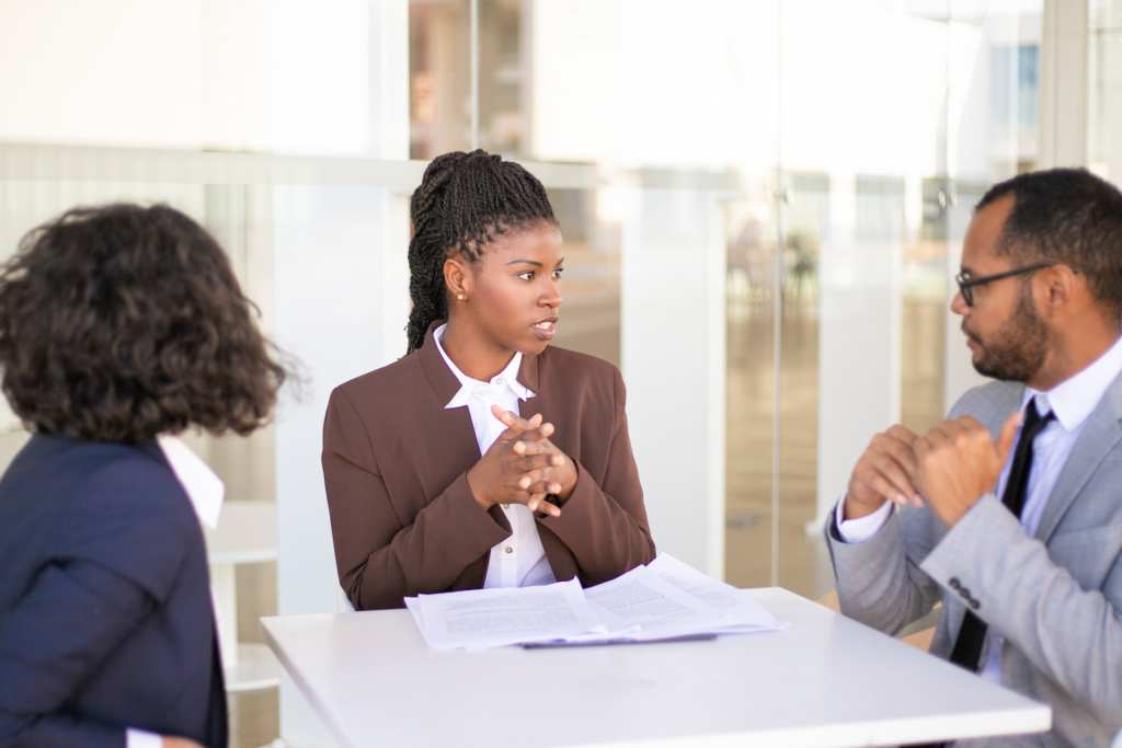 advisor explaining document details customers (1)